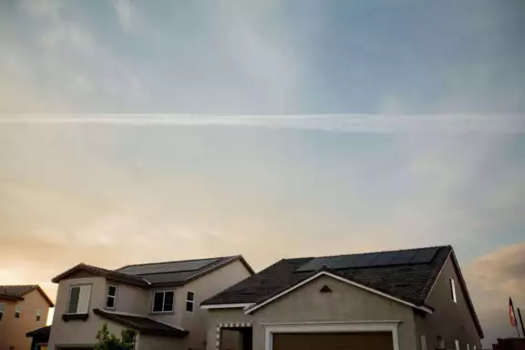Afbeelding van huizen met zonnepanelen