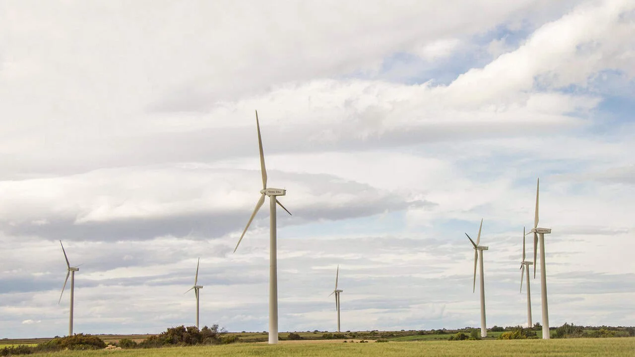 Afbeelding van windturbines met gratis stroom productie