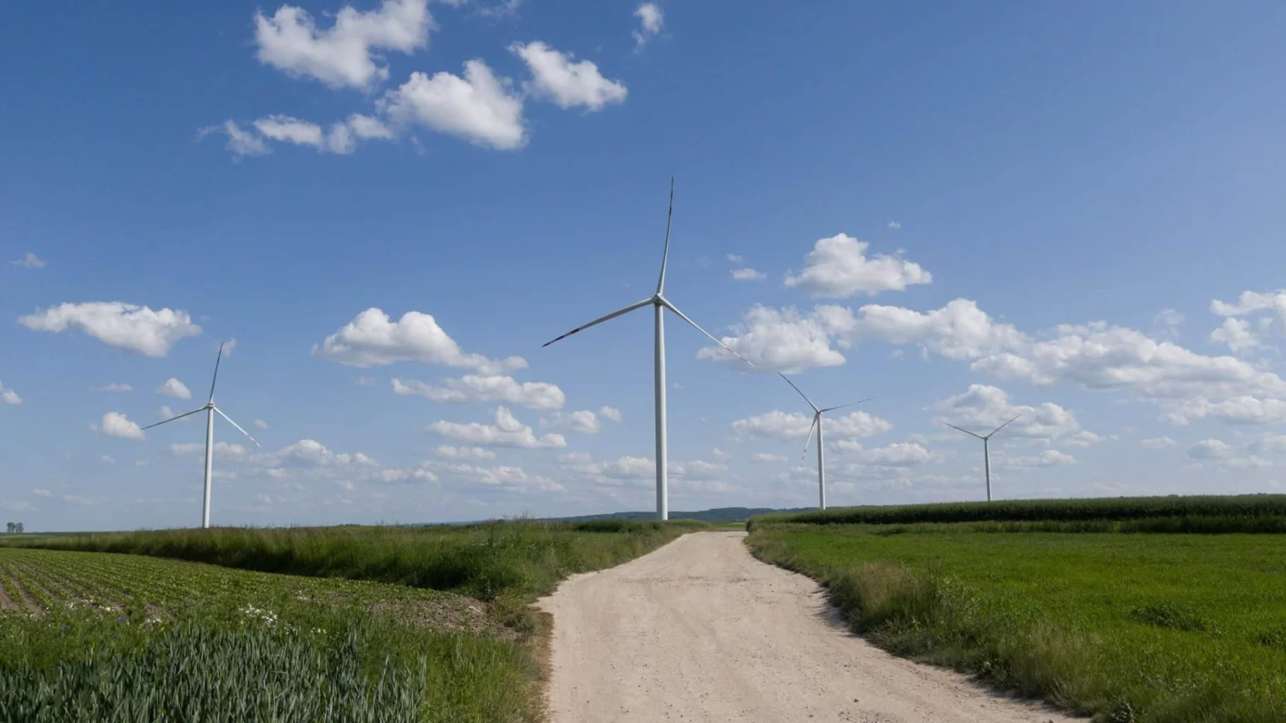 Afbeelding van windturbines in landschap