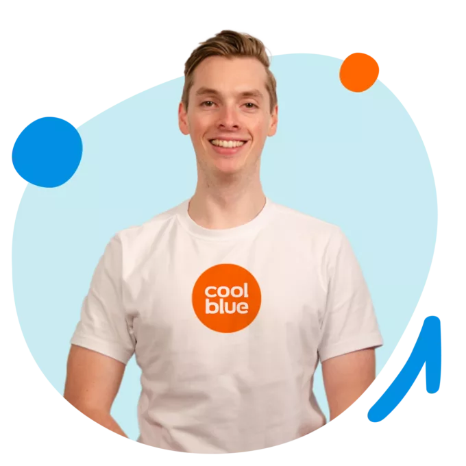 Man met Coolblue Energie logo op shirt