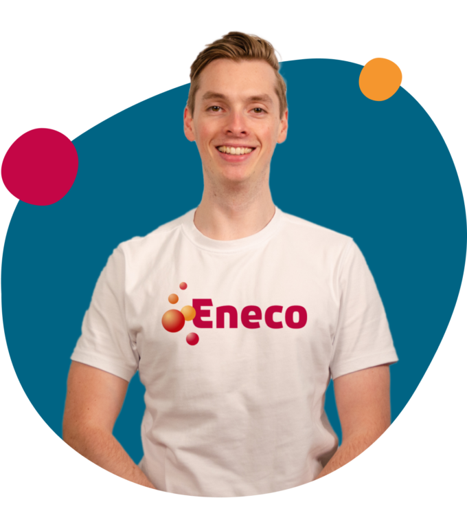 Man met Eneco logo op shirt