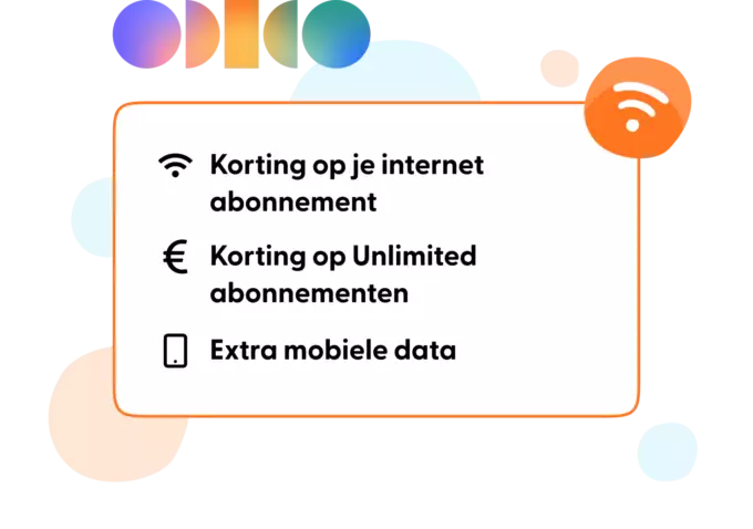 Twee mensen kijken samen op een telefoon