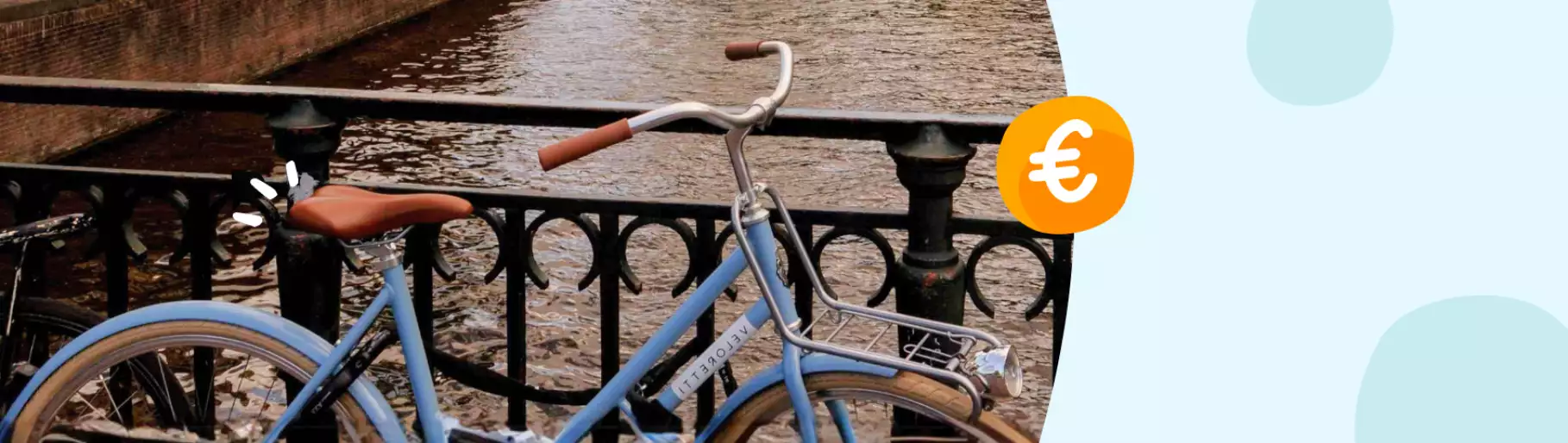 fiets bij een hek en water met euro teken
