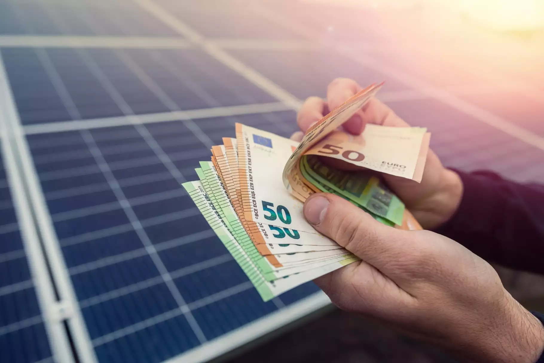 Grote energieleveranciers bieden geen meerjarige contracten bij terugleveren met zonnepanelen