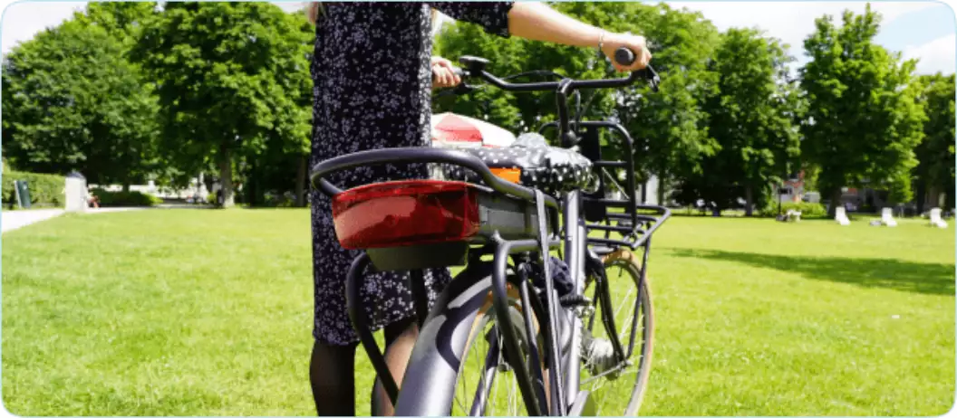 Vrouw met E-Bike