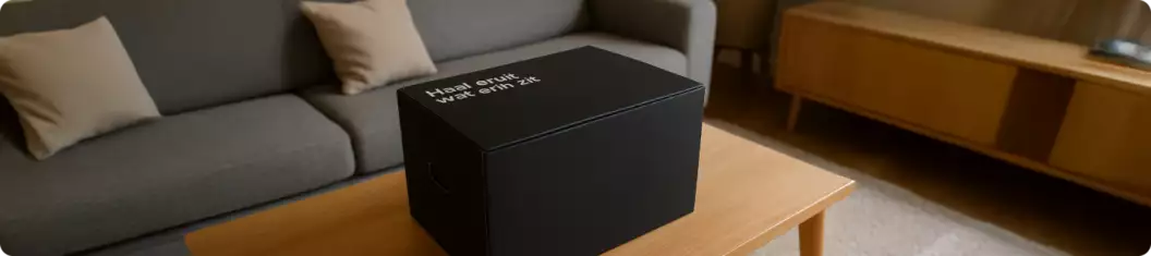 Installatiepakket van glasvezelabonnement op tafel Installatiepakket van glasvezelabonnement op tafel